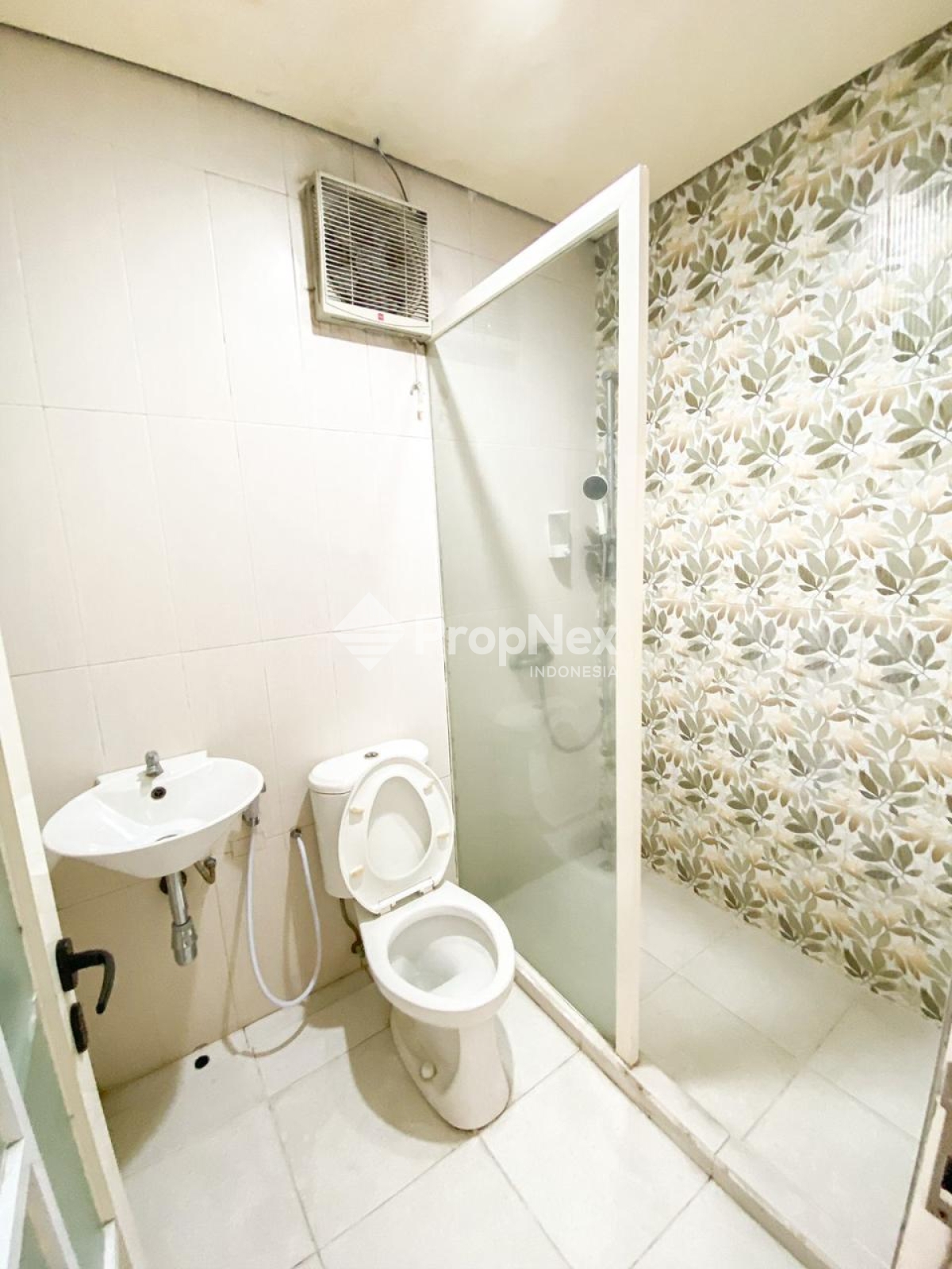 Dijual Guest House Kost Mewah Selangkah Pintu Tol Waru, Masjid Agung — foto 10